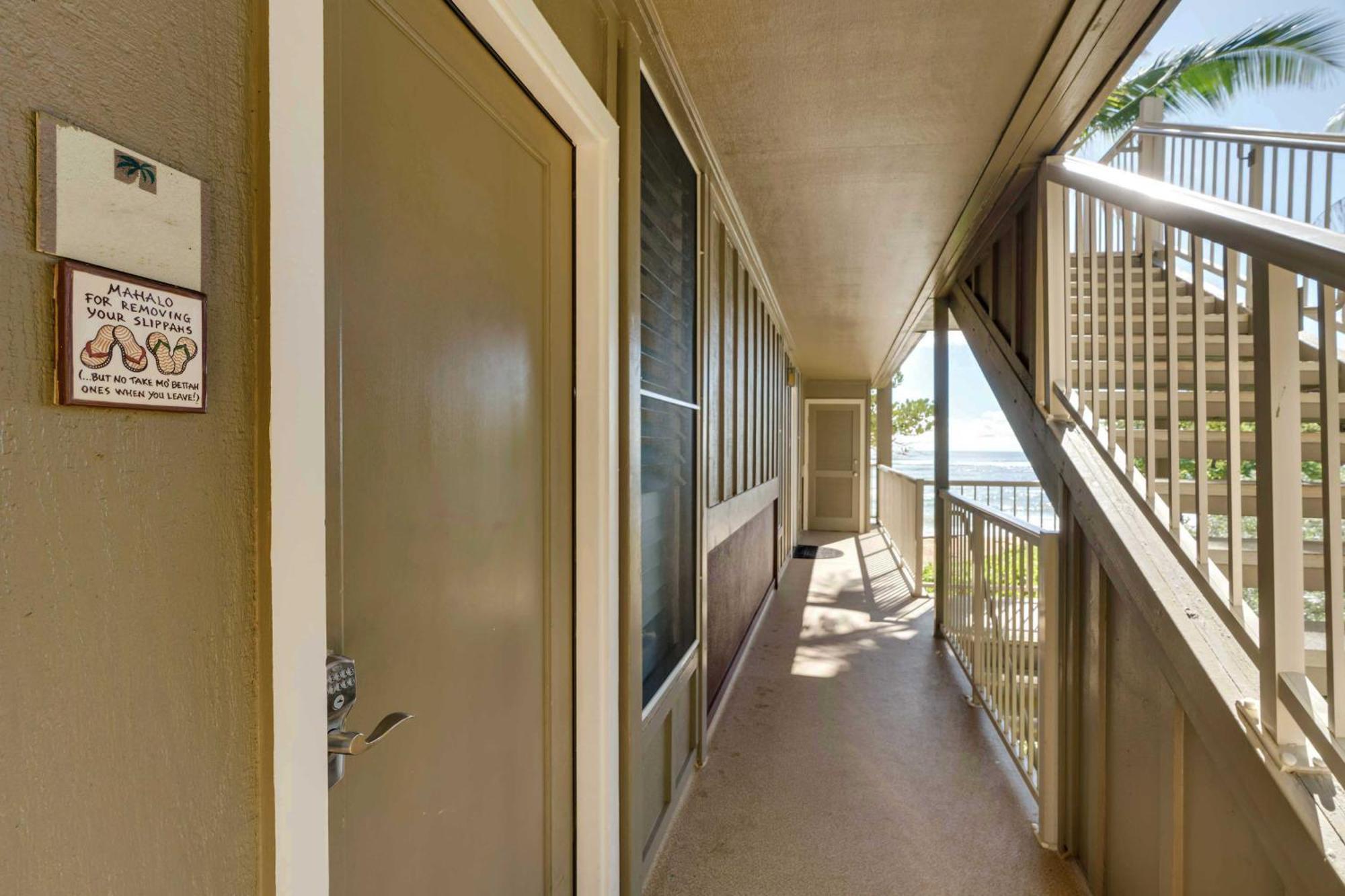 Waipouli Beachfront With Balcony And Ocean Views Appartement Kapa'a