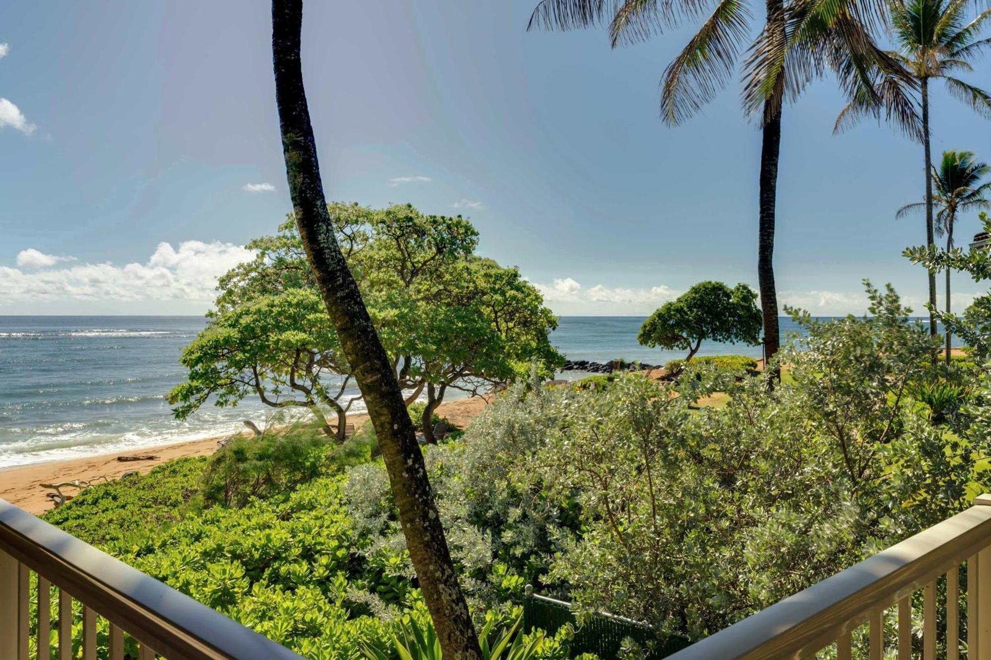 Waipouli Beachfront With Balcony And Ocean Views Appartement